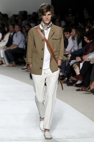 Look 25